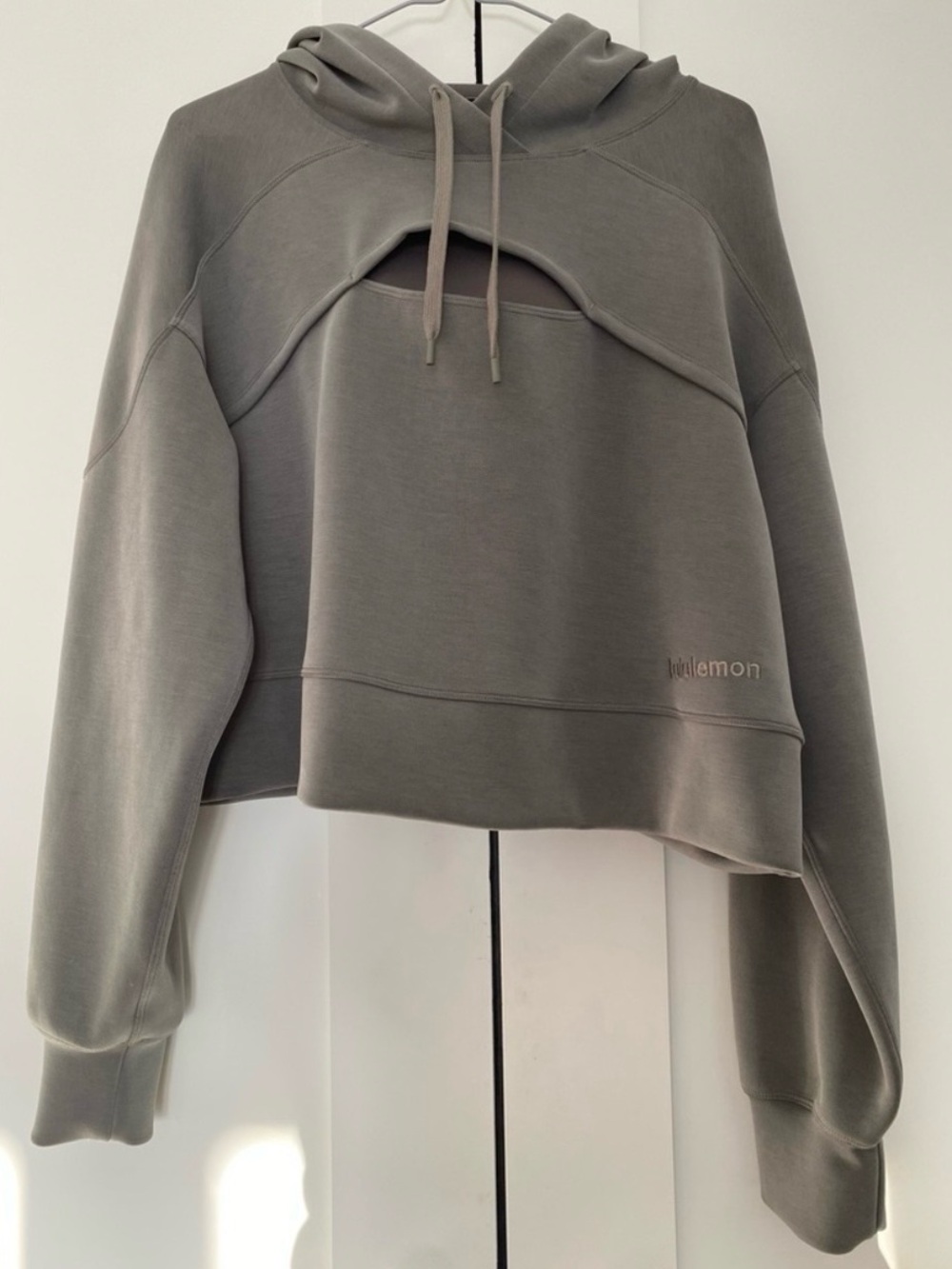 Lululemon Get Centred Crop Hoodie Size 12 Grey Sage - Picture 2 of 7